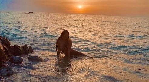 Halle Bailey comparte su primera foto como Ariel Halle Bailey comparte su primera foto como Ariel