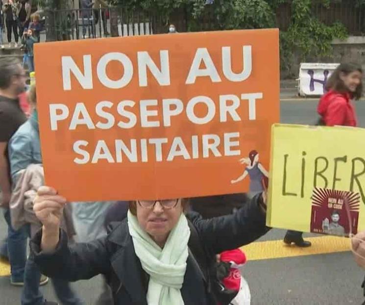 Protestan en Francia contra certificado sanitario antiCovid Protestan en Francia contra certificado sanitario antiCovid