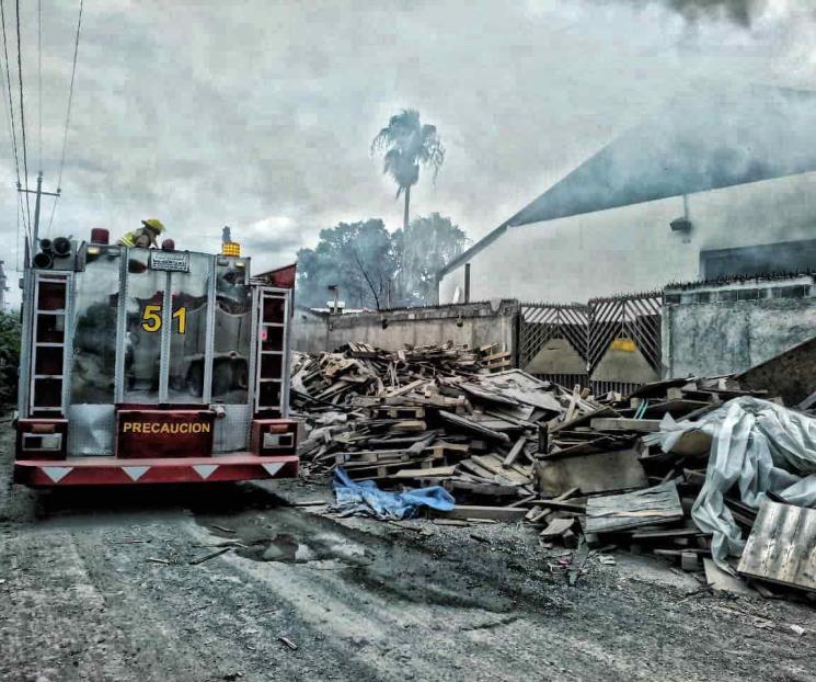 Se incendia bodega en Escobedo Se incendia bodega en Escobedo