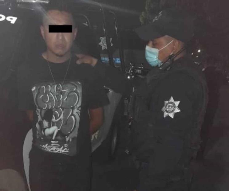 Detienen a hombre en moto con placas colgadas Detienen a hombre en moto con placas colgadas