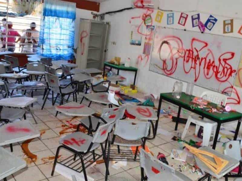 Impera vandalismo y abandono en planteles escolares