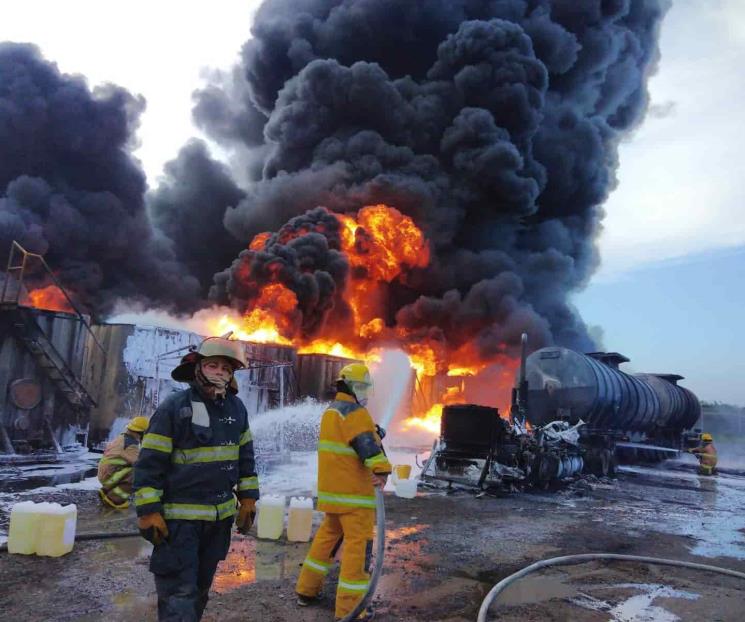 Estalla contenedor de combustible en Cadereyta Estalla contenedor de combustible en Cadereyta