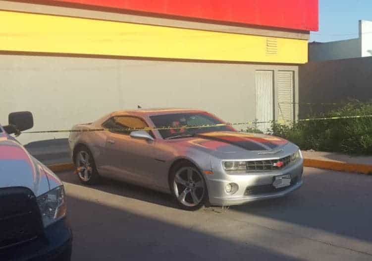 Investigan si un vehículo Camaro, abandonado en Juárez, está relacionado con la ejecución de una pareja en Apodaca
