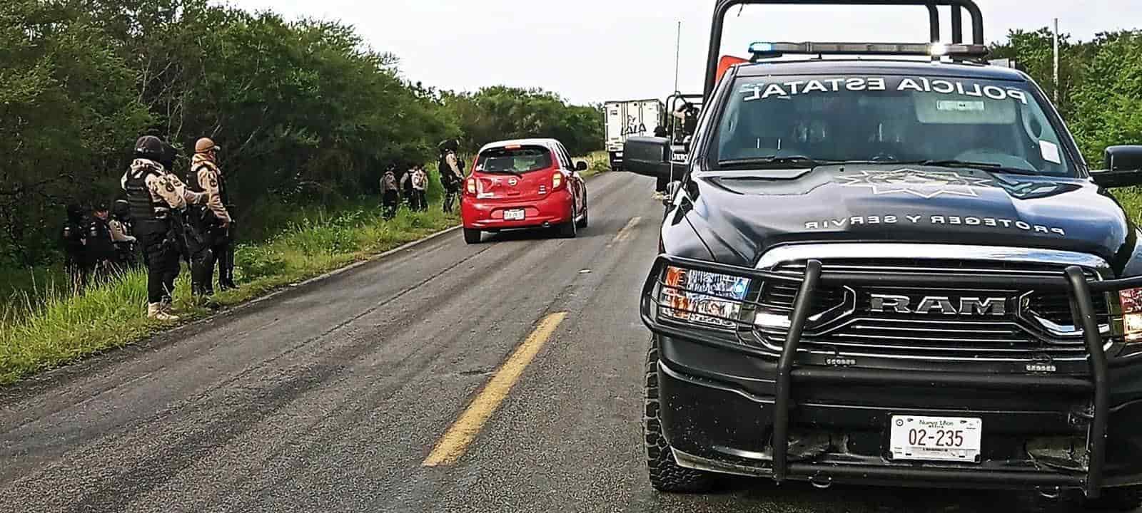 Tres centroamericanos terminaron con lesiones de consideración, después de caer de la camioneta en que eran transportados