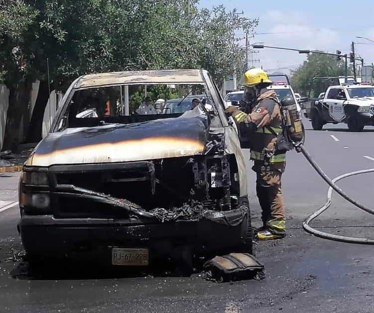 Reportaron el incendio de una camioneta, que alarmo a los comerciantes de la zona