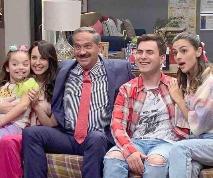 Se muestra Arath conmovido en estreno de Dr. Cándido Pérez