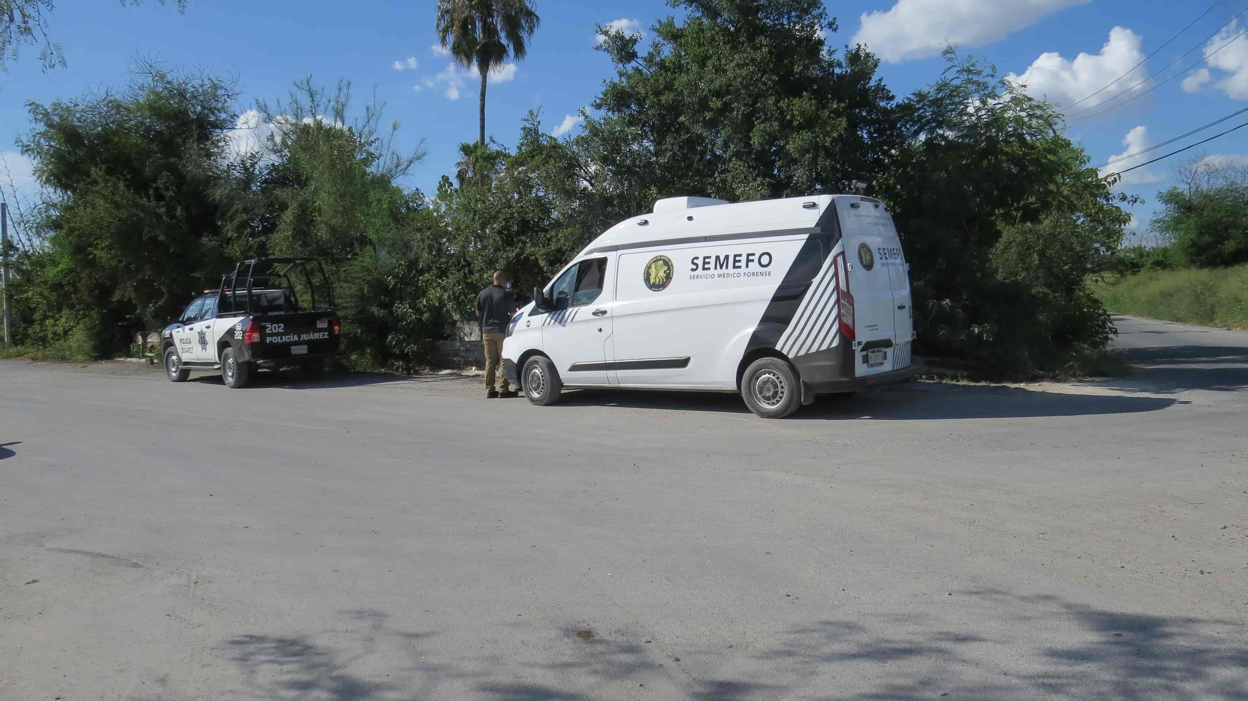 Localizan cuerpo de un hombre en estado de descomposición, esposado, torturado y con impactos de arma de fuego