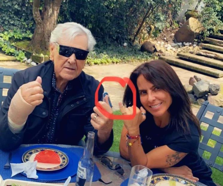 Kate del Castillo hace viaje a México para visitar a su papá Kate del Castillo hace viaje a México para visitar a su papá