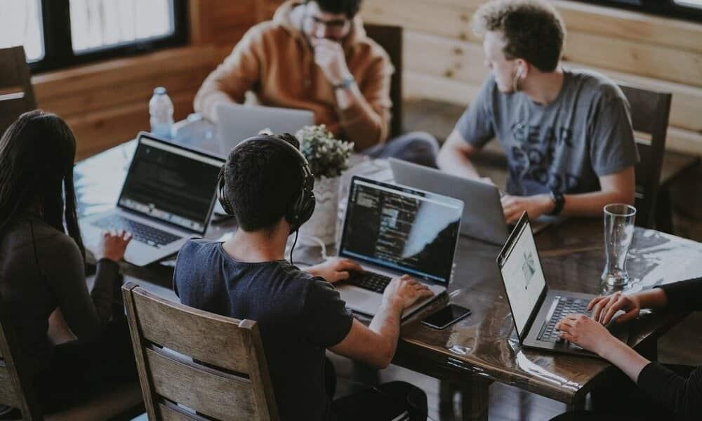 Python adelanta a Java Python adelanta a Java