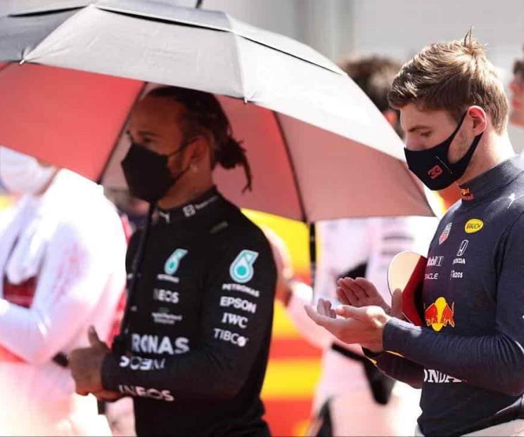 Red Bull analiza demandar a Lewis Hamilton Red Bull analiza demandar a Lewis Hamilton