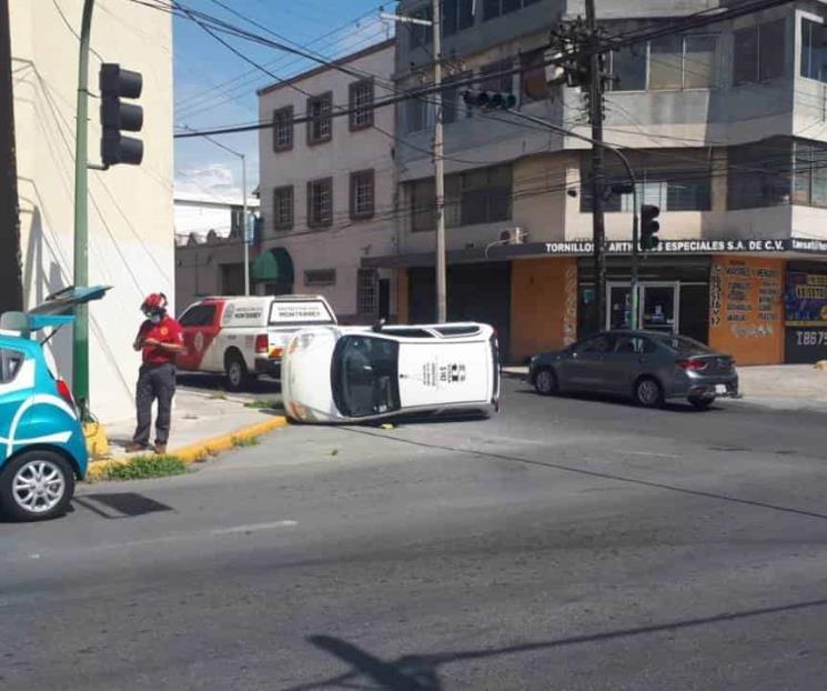 Choque deja 2 lesionados en el Centro de Monterrey Choque deja 2 lesionados en el Centro de Monterrey