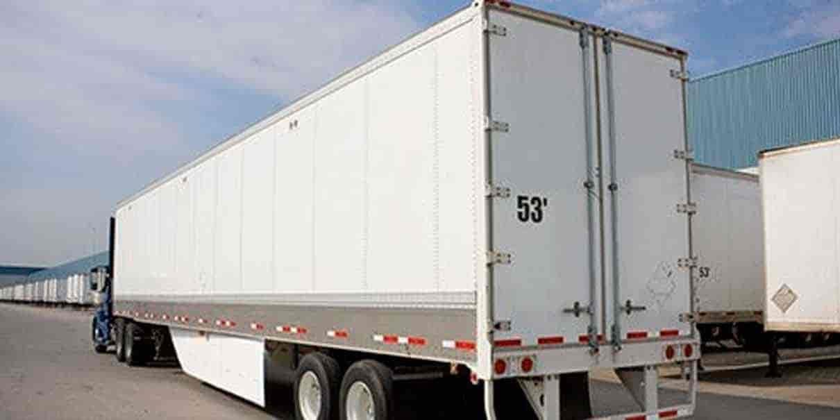 Hallan a dos hombres muertos a bordo de tráiler Hallan a dos hombres muertos a bordo de tráiler