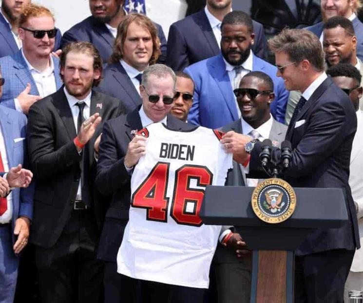 Visitan Bucs la Casa Blanca Visitan Bucs la Casa Blanca