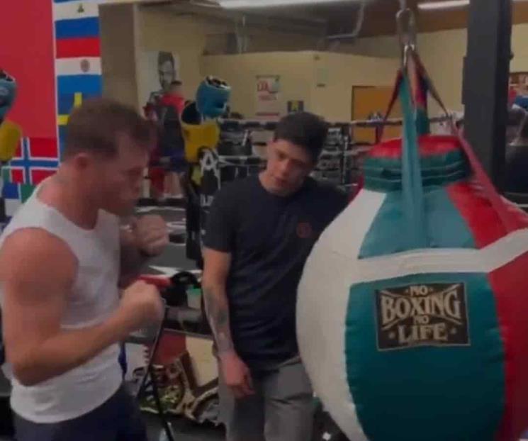 Enseña Canelo a Brandon Moreno a mejorar sus golpes