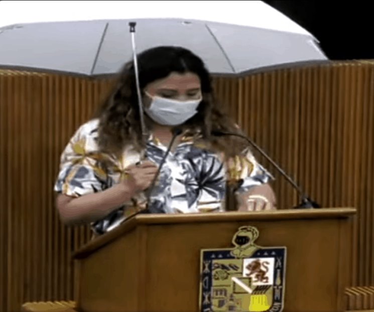 Sesionan Diputados en medio de goteras en el Congreso Sesionan Diputados en medio de goteras en el Congreso