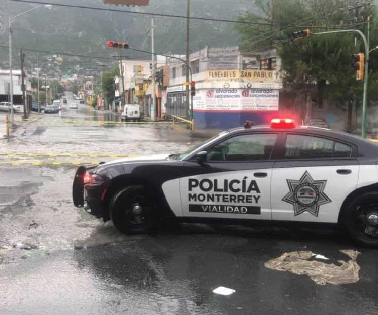 Realizan diversos cierres viales por lluvias Realizan diversos cierres viales por lluvias