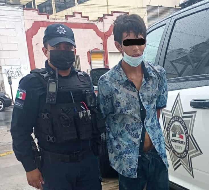 Causa destrozos durante robo y lo arrestan