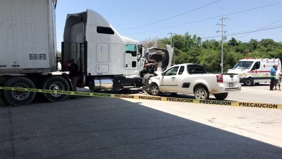 Muere conductor en choque contra tráiler