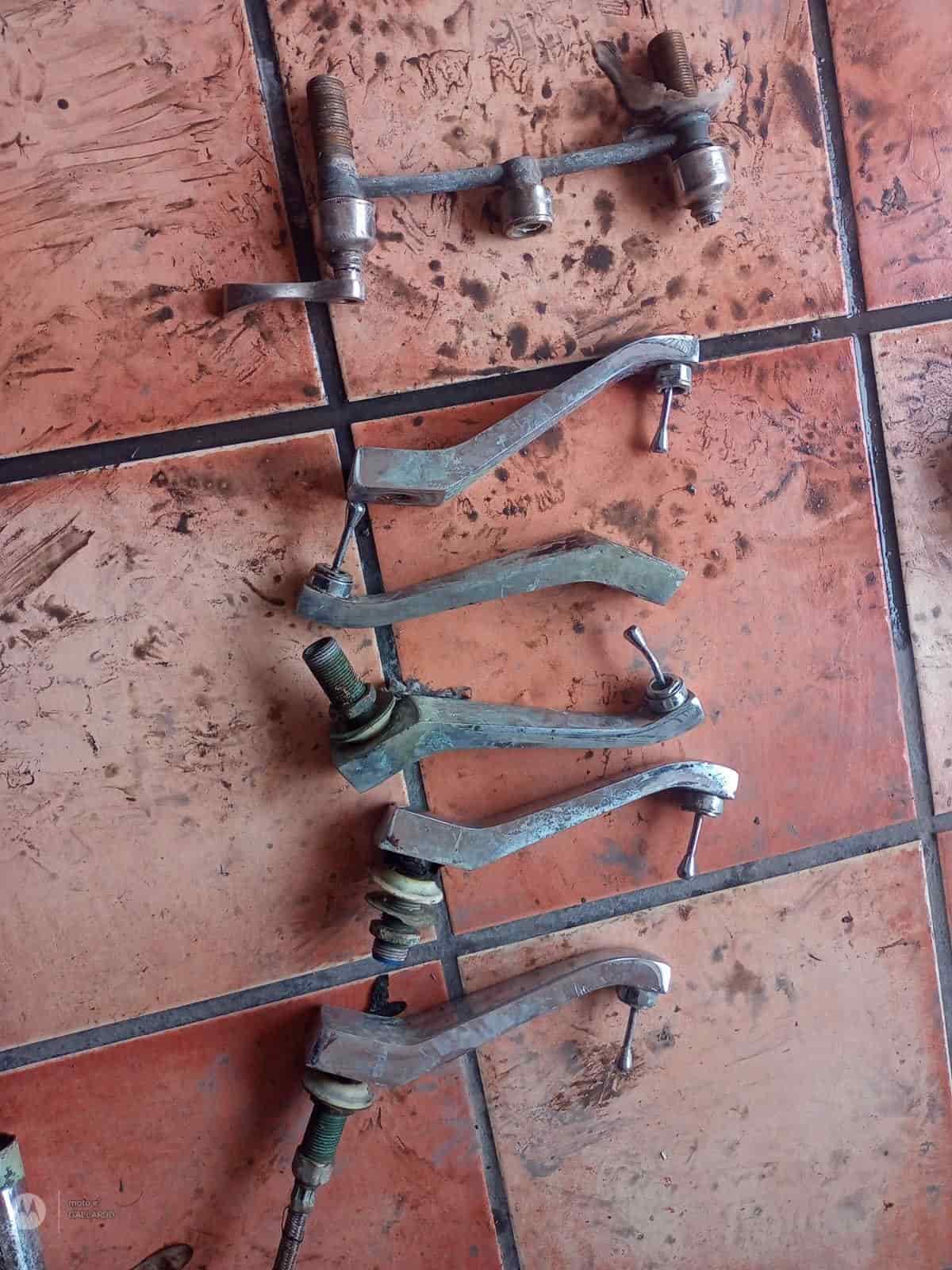 Detenido en el momento en que sustraía diversos objetos de un negocio