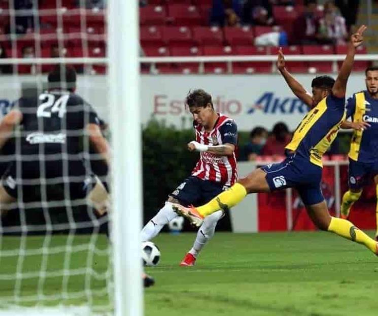 Cae Chivas en su debut Cae Chivas en su debut