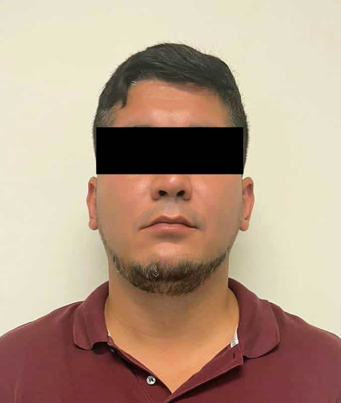 El empleado de la FGJ fue detenido por robo y falsificación de documentos, entre otros delitos.