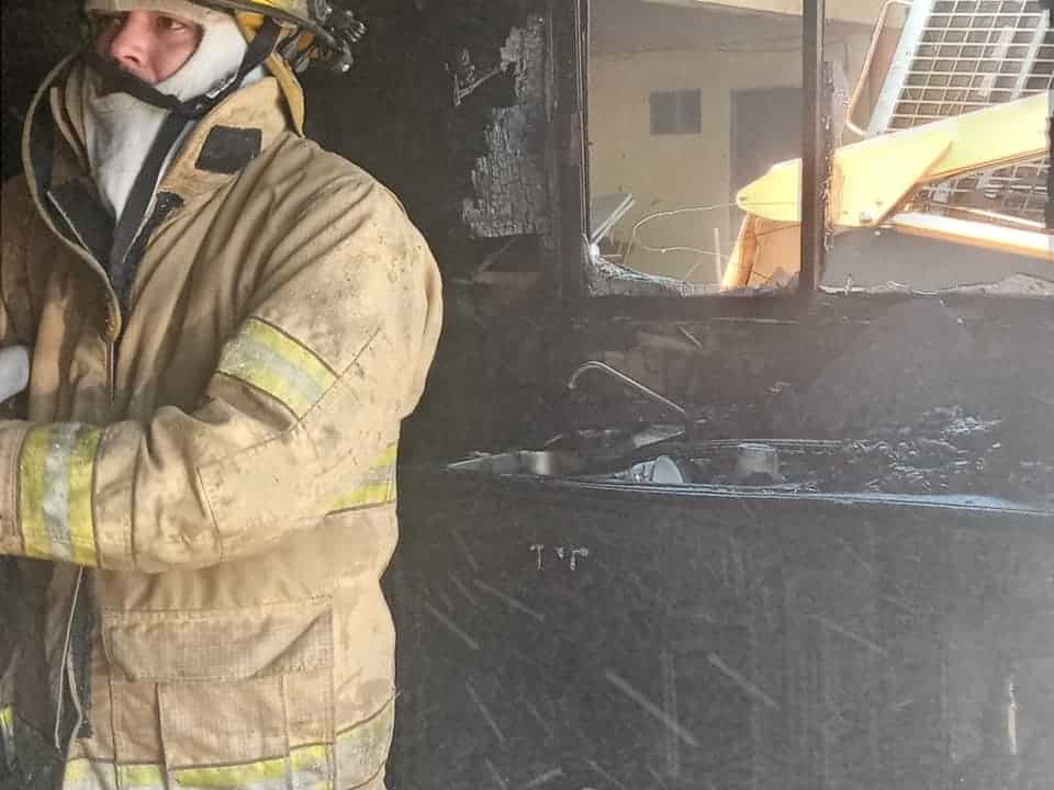 La vivienda quedó parcialmente destrozada, después de producirse un incendio que inició en la zona de la cocina