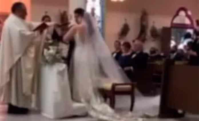 Se vuelve viral en TikTok por error en el altar Se vuelve viral en TikTok por error en el altar