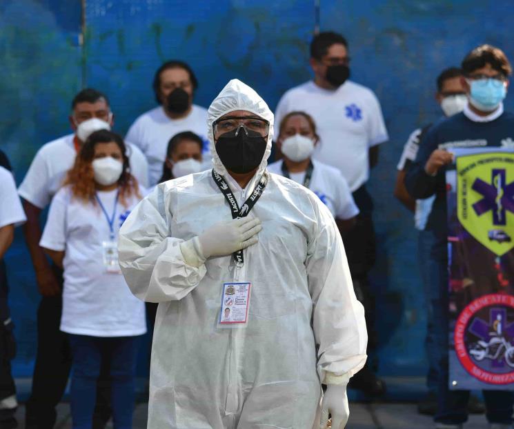 Rinden honores a paramédicos fallecidos Rinden honores a paramédicos fallecidos