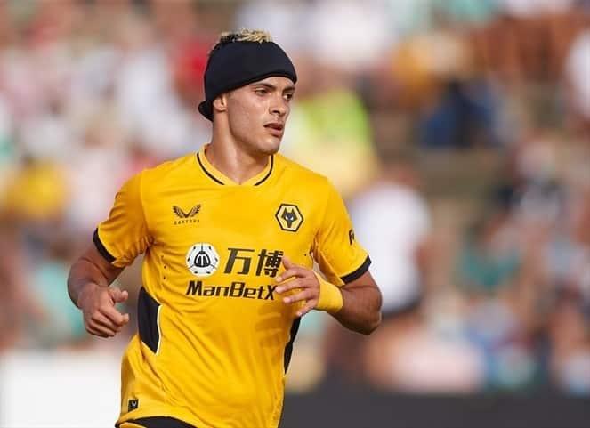 Raúl Jiménez vuelve a ser titular