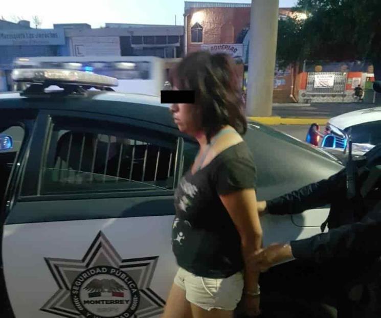Detienen a mujer por daños Detienen a mujer por daños