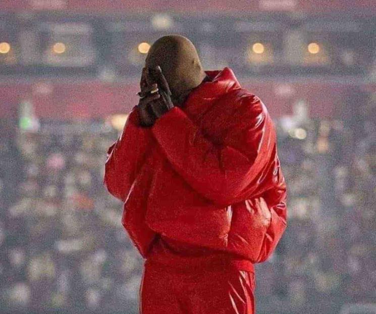 Llora Kanye en público por haber perdido a su familia Llora Kanye en público por haber perdido a su familia