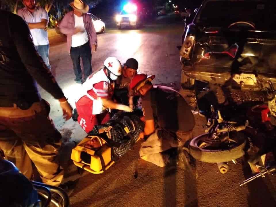 Un motociclista se encuentra en estado grave, después de estrellarse