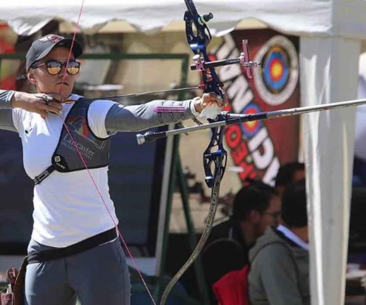 Cae Aida Román en tiro con arco Cae Aida Román en tiro con arco