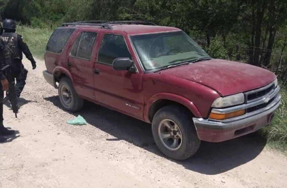 Muere policía tras volcar en persecución Muere policía tras volcar en persecución