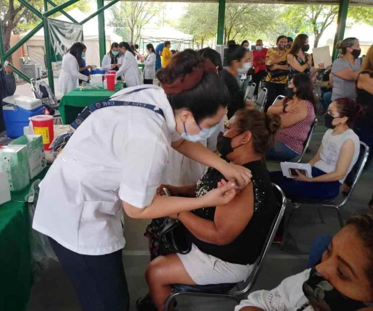 Se disculpa César por largas filas en módulos