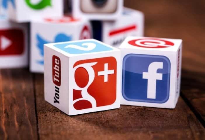 Facebook y Google exigen vacuna a sus empleados