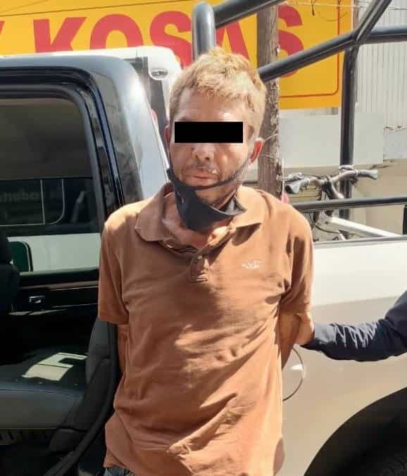 Arrestado tras golpear a una vendedora ambulante y robarle varias gorras