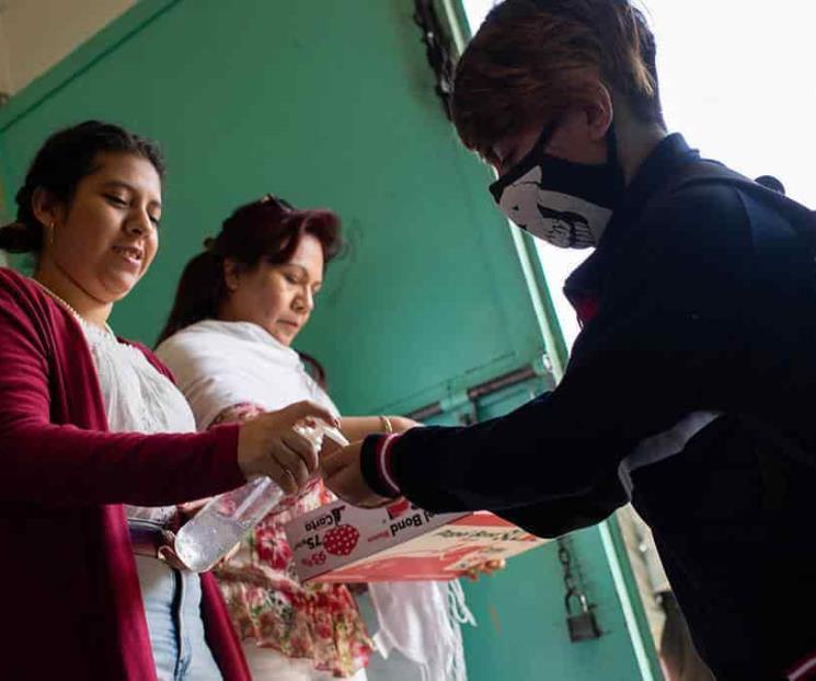 No quieren que vayan sus hijos a escuela, pues no los manden No quieren que vayan sus hijos a escuela, pues no los manden