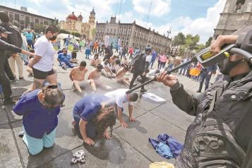 Simulan acto de tortura para exigir amnist&iacute;a