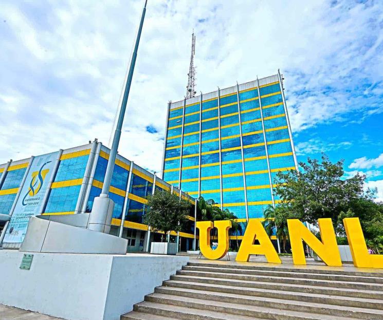 Reinician clases 220 mil estudiantes en la UANL