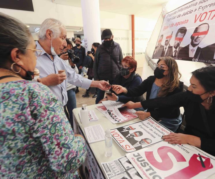 Ven con recelo la  consulta popular