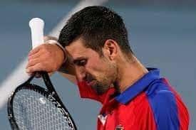 Djokovic se desespera y avienta su raqueta Djokovic se desespera y avienta su raqueta