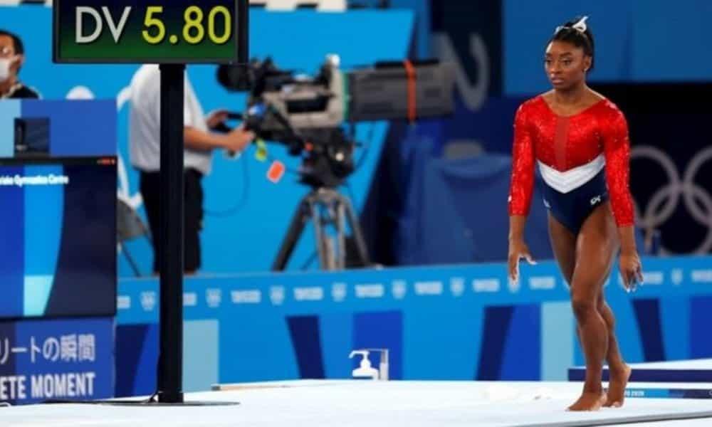 Sigue Biles sin participar en finales