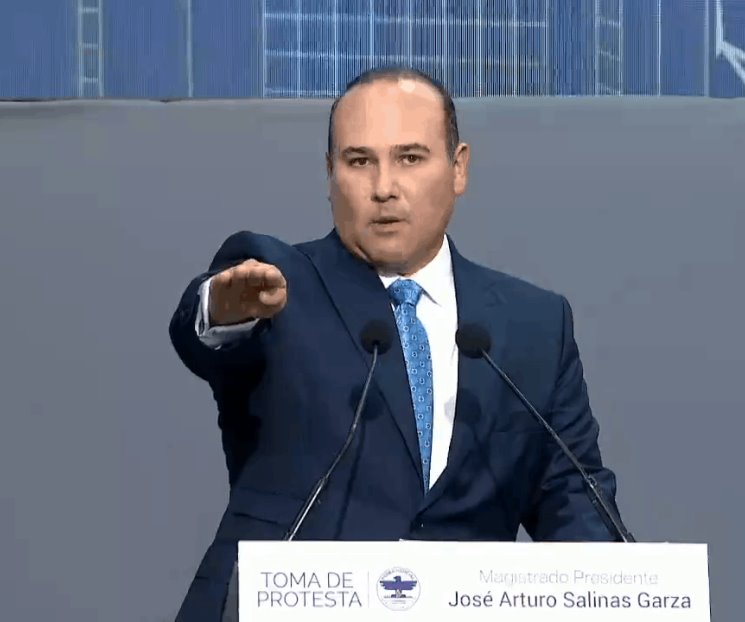 Toma protesta Arturo Salinas como presidente del TSJ