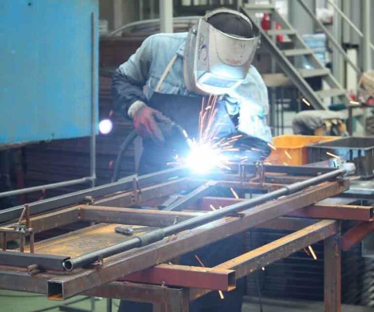 Retrocede confianza empresarial manufacturera en julio