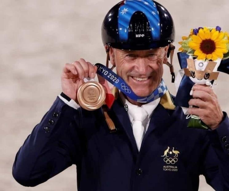 Gana atleta de 62 años medallas de plata en JO