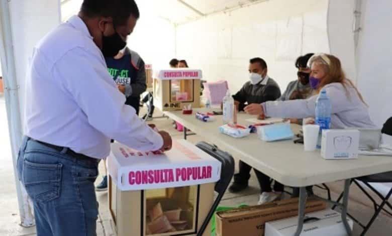 Acusa AMLO al INE por  simulación en consulta