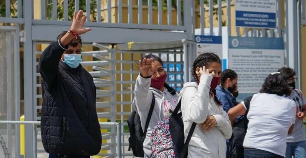 Alistan vacunación para migrantes bajo custodia en EU Alistan vacunación para migrantes bajo custodia en EU