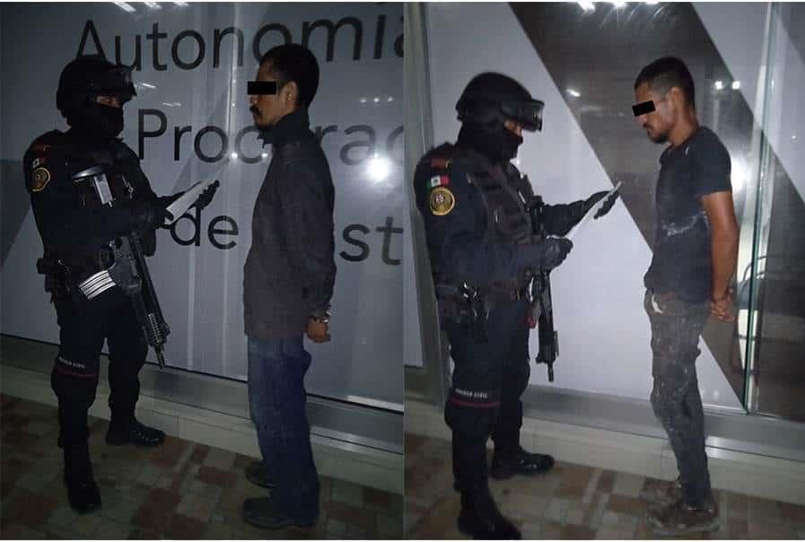 Detienen a 2 jóvenes con droga en Pesquería