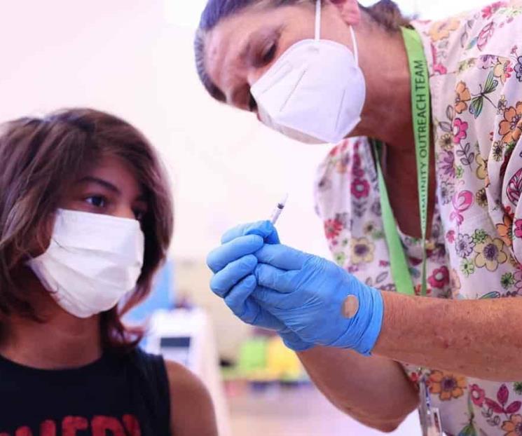 Con audífonos gratis incentivan a jóvenes a vacunarse en EU